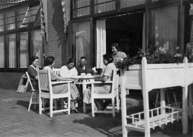 Personeel van het Leids Weeshuis, zomer 1934