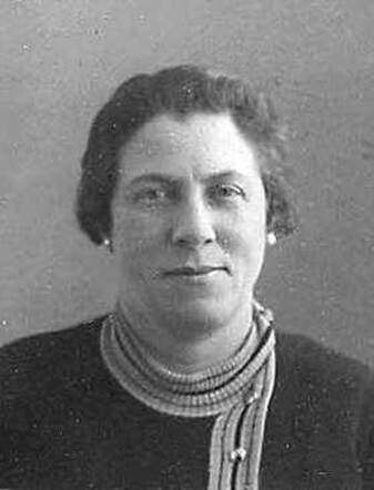 Esther Pezaro-Delmonte