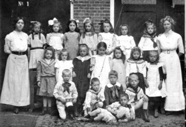 Philip Hartog Frank op een klassefoto uit 1911
