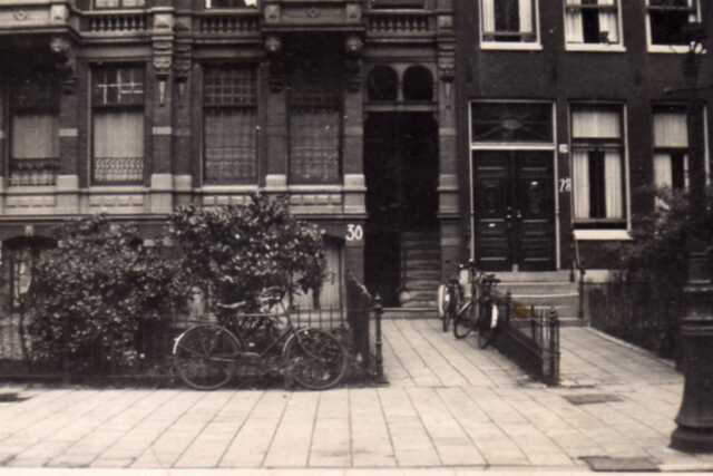 Op Plantage Franschelaan 30-I woonde het gezin Pinchas Landau en op 30-II het gezin Abraham Landau (broers)