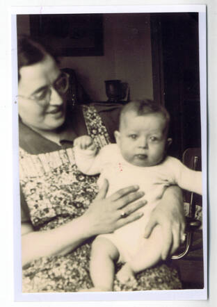 Leo Polak with his mother Sonja Polak-Diamant