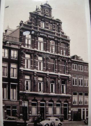 Foto van Kloveniersburgwal 137 vlak na WO2