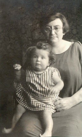 Rebecca van Santen with daughter