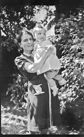 Rebekka van der Hoeden Coltof met nichtje