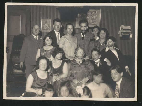 Regina Bleekrode-Boekman op haar 50e verjaardag met haar familie, 1927