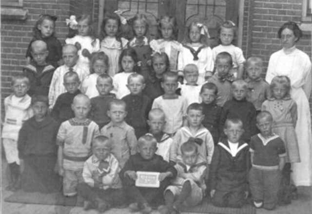 Samuel van de Rhoer op school, 1915