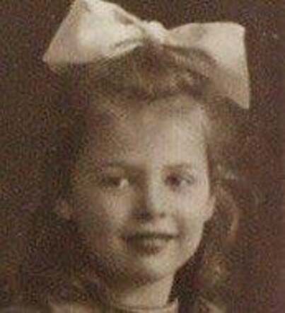 Rita Mia Mathilde Simons  in 1923