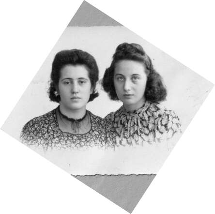 Amalia Eva (Lia) Roos (links) met Hendrika Henriëtte (Riekje) Zaligman