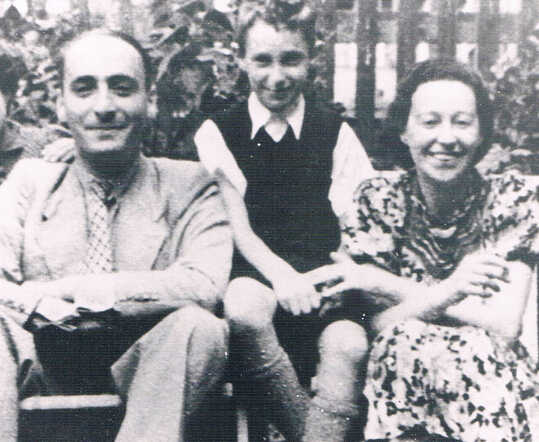 Edgar Roos, with his parents Jules Jacob en Selma Roos-Vos