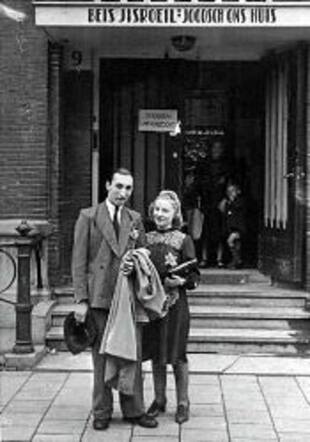 Roosje Peereboom-Beesemer op haar huwelijksdag, 1942