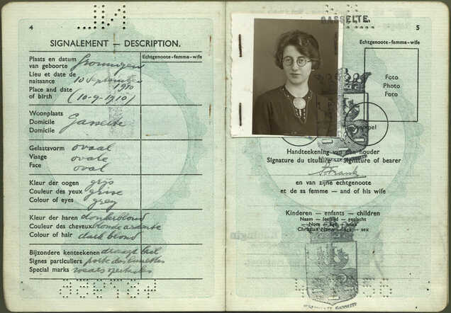 Passport of Saartje Frank