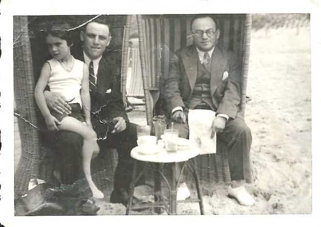 Esther (Ellie) Rabbie, Joseph Rabbie en Samuel (oom Sam) Rabbie (rechts op de foto)