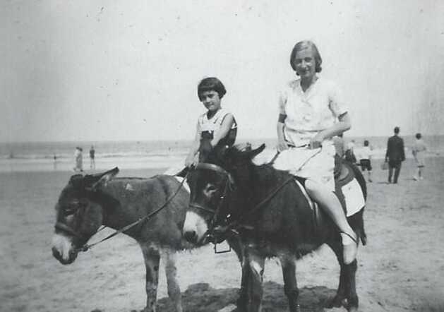 Esther (Ellie) Rabbie & Rachel Acohen 1934