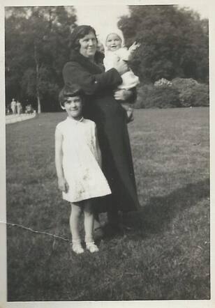 Sara Acohen-Salzedo, Esther Rabbie,  Sara Rabbie