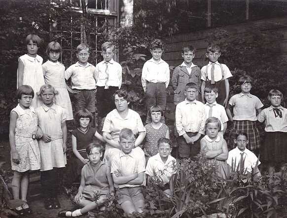 Klassenfoto van de 6e klas Gijsbrecht van Amstelschool, na 1935