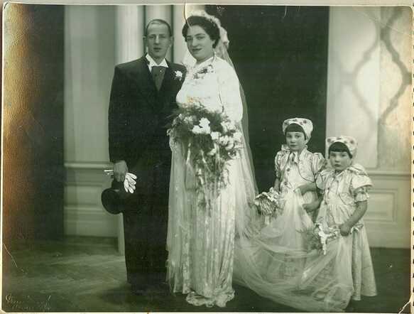 Trouwfoto van Arnold Arian en zijn echtgenote, 1 maart 1939