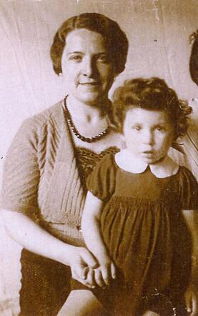 Betty Scheffer with her mother Sara Scheffer-Swaab