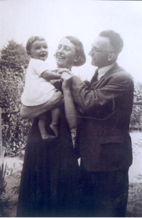 Siegfried Emil en Alida Leonore Adelaar-Groenman met hun jongste dochter