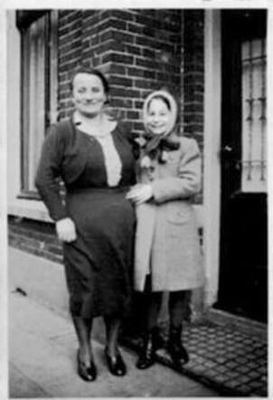Sientje Kaufman and Johanna Hamme