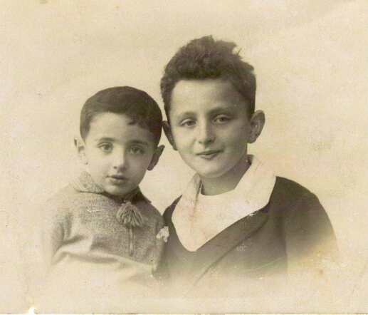 Izaak Leo (Ies) (left)  with his brother Jacob Izaak (Jaap) Slager
