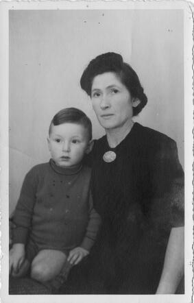 Herman Slagter with his mother Zsewa Slagter-Zajdman