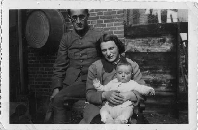 Philip Slagter with his parents Emanuel and Mina Slagter-Cohen