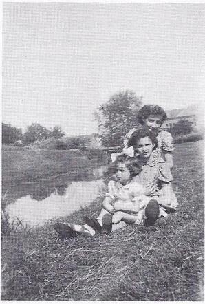 Emma (left), Elisabeth Henriette (middle) and Henriette Emmie van der Sluis