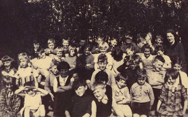 Elsje Smit (2nd row, on the far left) and Debora Smit (1rst row, 2nd on the left)