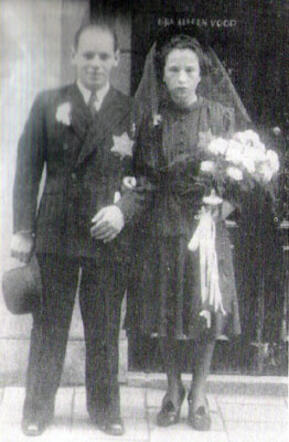 Sara (Sonja) Zwaaf-van Kleef op haar trouwdag, 5 augustus 1942