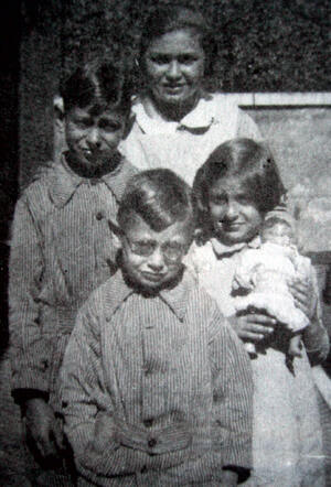 Isaäc (Izzy) van Spier (left),with his younger brother and sister (who both survived the war) and a woman from the  children's home in Utrecht