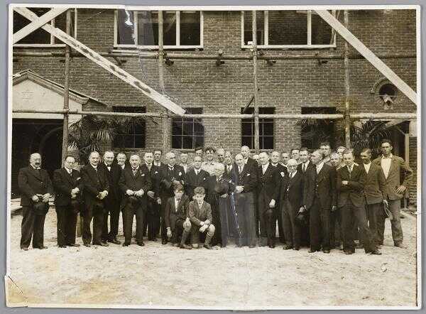 Eerste steenlegging t.g.v. de verbouwing van de synagoge te Den Bosch, circa 1937