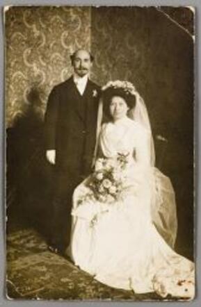 Trouwfoto van Henri Loterijman en Carolina van Gelder, 1917