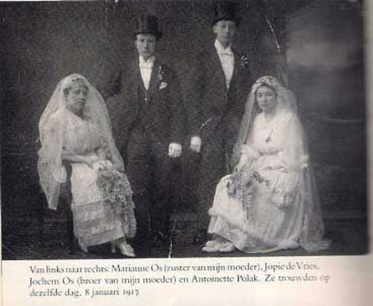 Trouwfoto van Jochem Os en Antoinette Polak (rechts)
