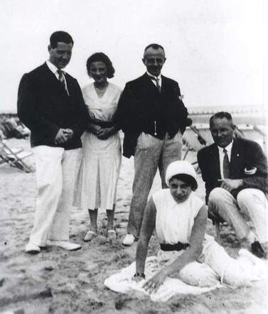 Klara Stern Gompertz (2nd from left)