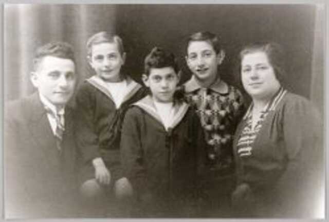 Portretfoto van de familie Polak-Hoogstraal