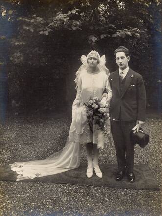 Wedding picture of Israël van Dijk and Jetje Sjouwerman
