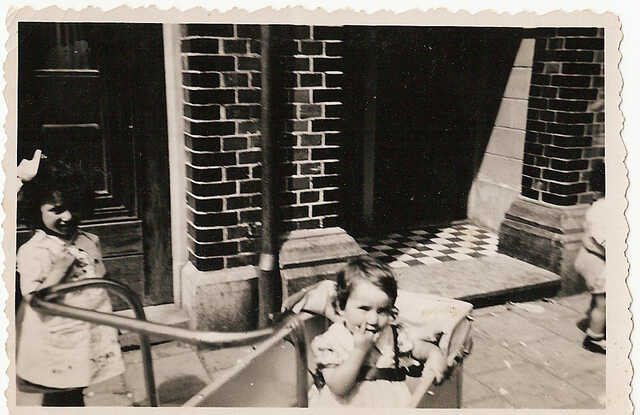 Esther de Vries (in the stroller)