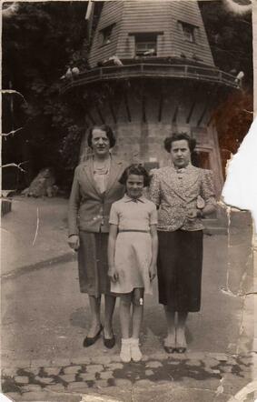 The Wachtel women