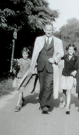Meriam (right) and Edith Wallig with their father