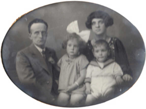 Israel Wijnberg, Anna Wijnberg-Stern, Perel Wijnberg en mijn vader Emanuel Barend (Max) Wijnberg
