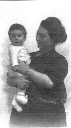 Liesbeth Johanna Wolff with her mother Amalie Veronique Wolff-de Heer