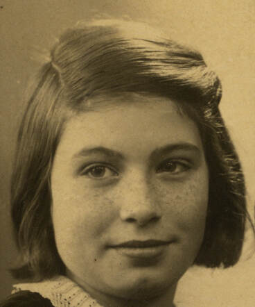 Dina Louise van der Woude (cutting)