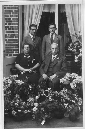 Zelma de Leeuw-Ten Brink, haar man Abraham de Leeuw en hun twee zonen