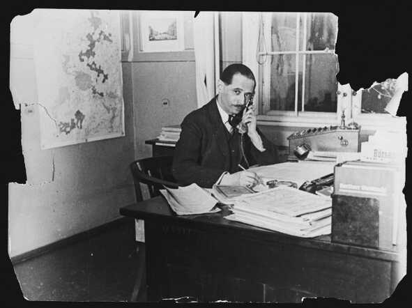 Kurt Arthur Zielenziger aan het werk, begin jaren '30