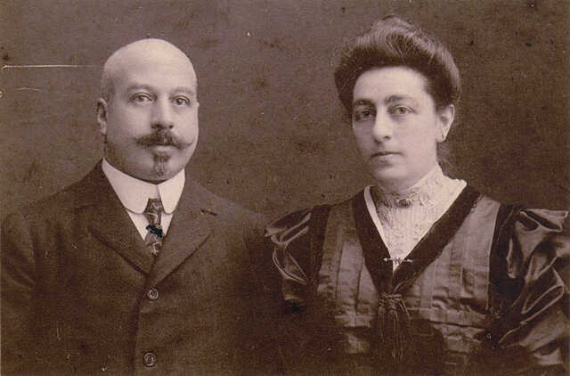 Henriette Fannij Rebecca Warendorf-van Lier met haar echtgenoot Simon Warendorf die in 1918 overleed.