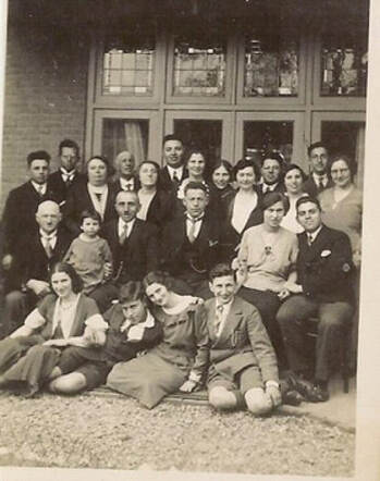Verlovingsfeest van Louis en Betsy Keizer-Haas, omstreeks 1933. Bron: www.joodszwolle.nl, Robbert en Eddy Keizer.