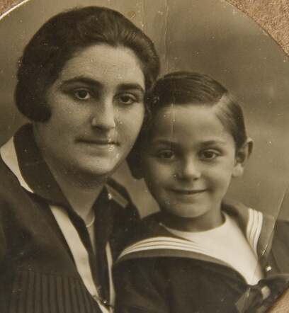 Saphia Bronkhorst-Italiaander met haar zoon Abraham