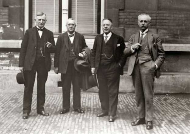 Joseph Samuel de Groen, 2e van rechts