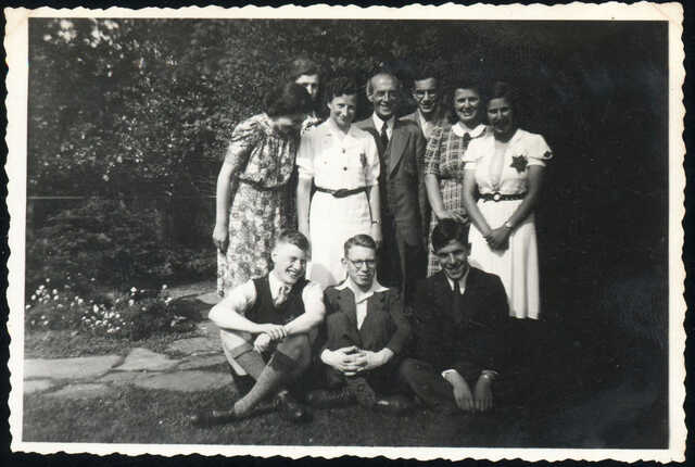 Pupils and teachers of the Jewish Lyceum in Enschede, June 1942