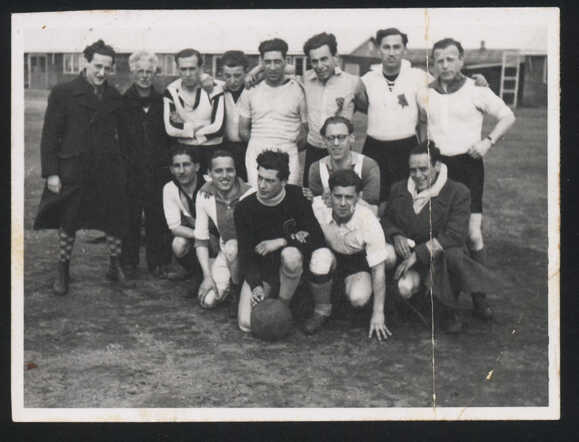 Voetbalteam in Westerbork